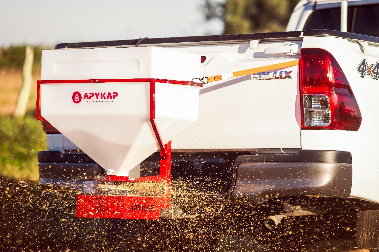 Sembradora Apy 115 (Sembradora al voleo)